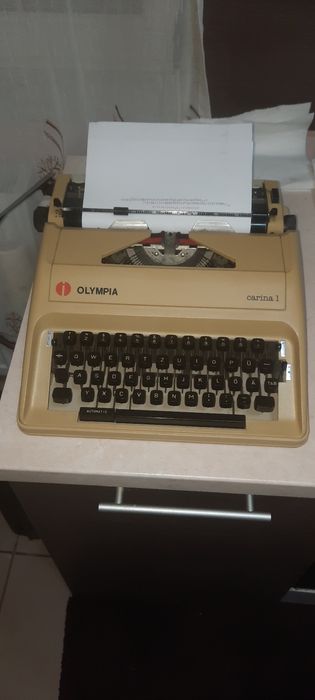 Mașină de scris Olympia Carina 1 impecabilă