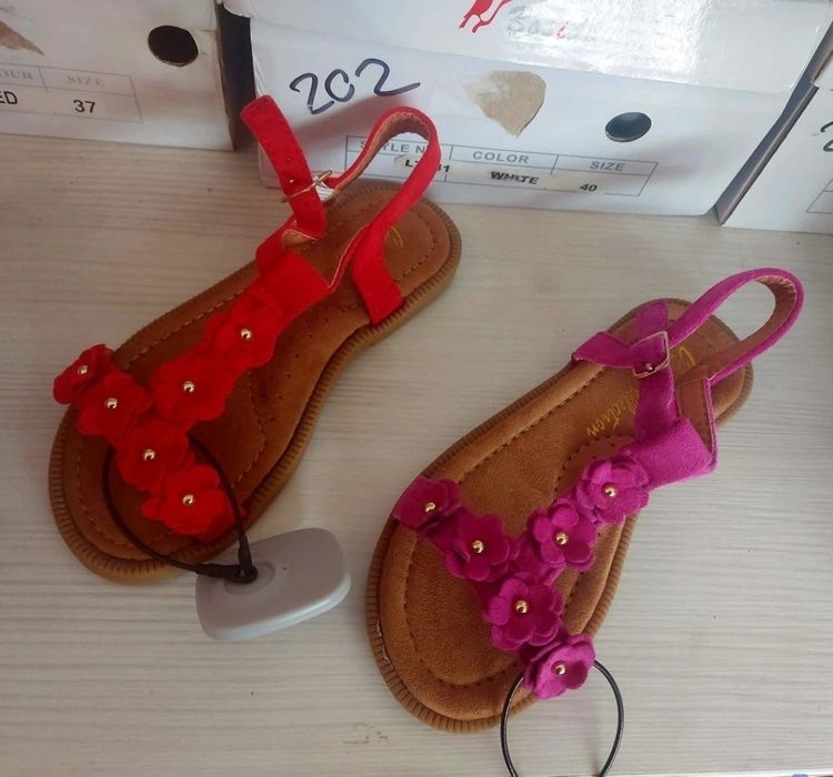 Vand stoc magazin cu haine si incaltaminte