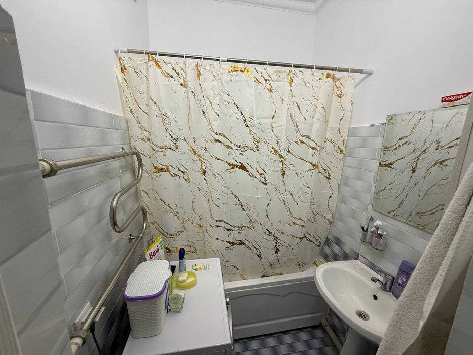 Karimbek restorani yonida 3 xonali uy