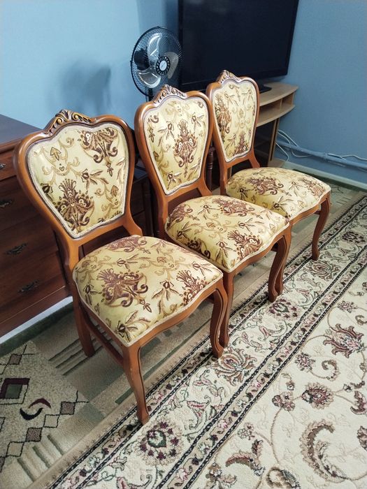 Стулья деревянные для гостей три шт