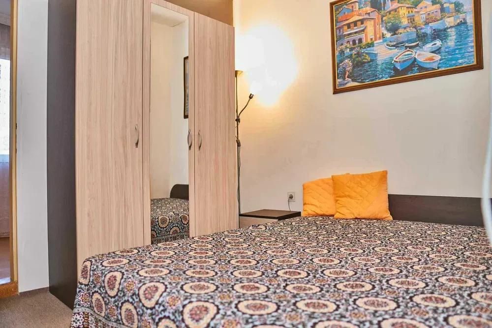 Дава се под наем Тристаен апартамент в Варна, Левски - 60 кв.м за 613 € - Снимка #4
