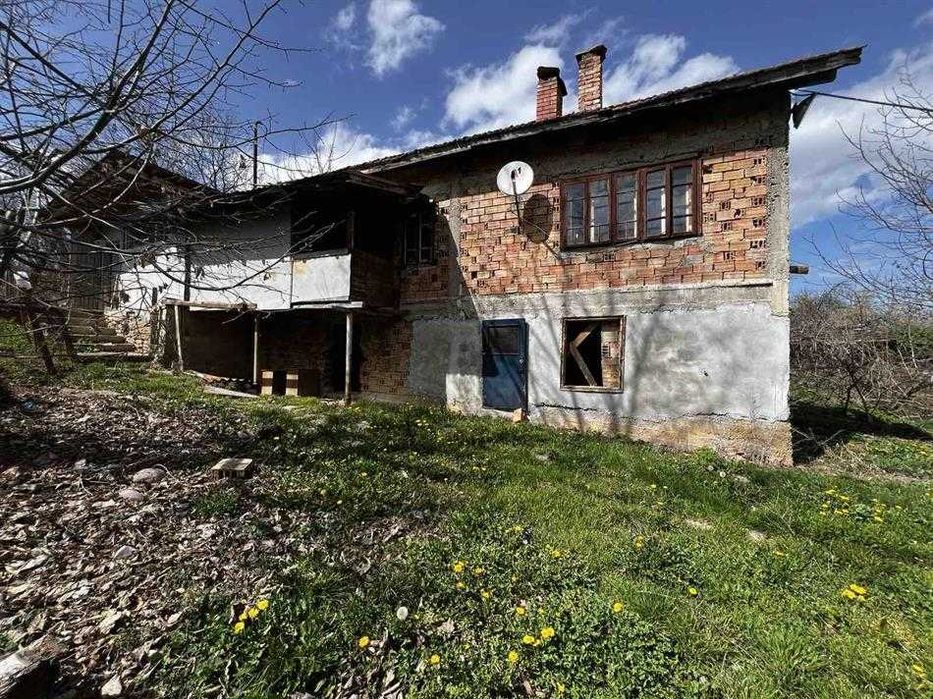 Къща в с. Велковци, общ. Габрово