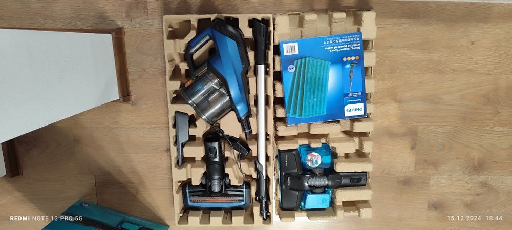 Вертикална прахосмукачка Philips FC6728