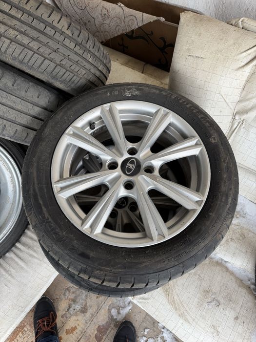 Комплект резины продам дискам 15