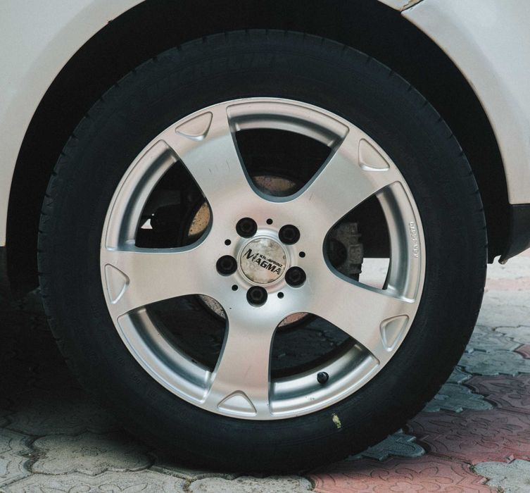 Jante ALIAJ cu anvelope VARĂ 205 / 55 / R16 Michelin