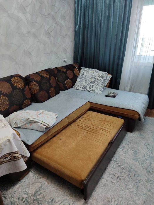 Горка. Диван . Стол стулья