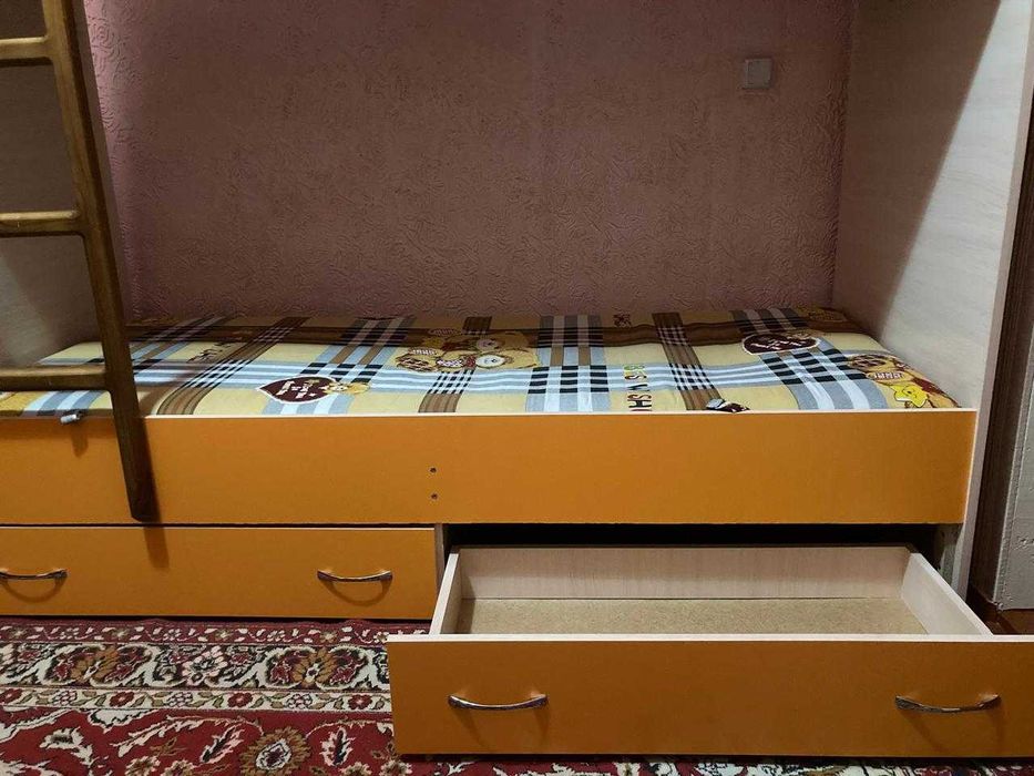 продаю двухъярусную кровать