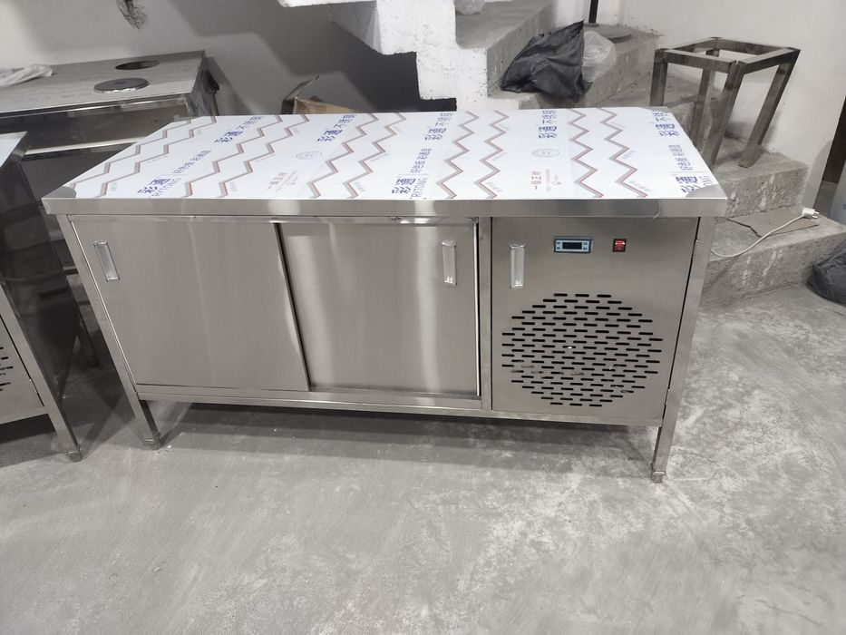 стол холодилник, с деверю купе из нержавейки