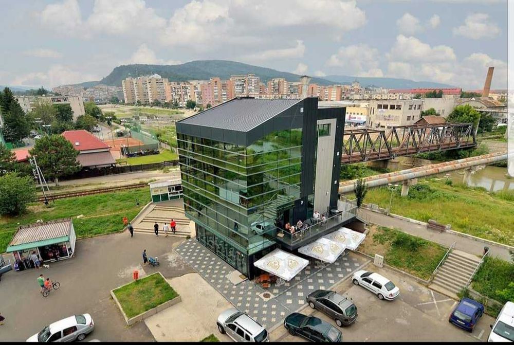 Inchiriez spatiu comercial parter cu terasa cina, Râmnicu vâlcea