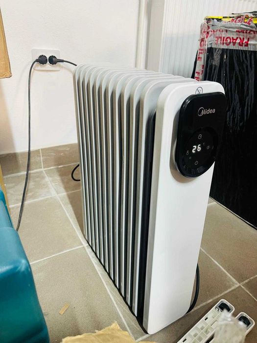 Calorifer pe ulei Midea NY2311-24UR cu 11 elementi, ecran tactil LED