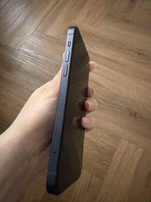 Продам Iphone 12