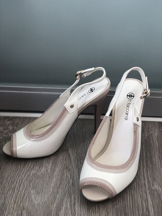 Женские босоножки