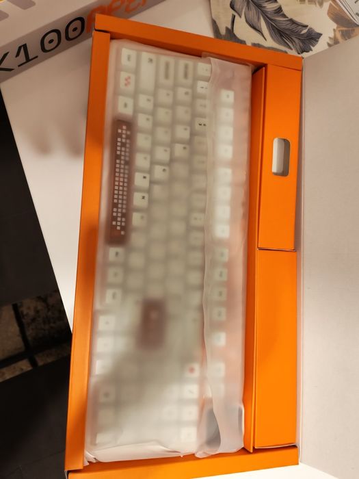 Vand tastatura QWERTKEY QK100 APEX