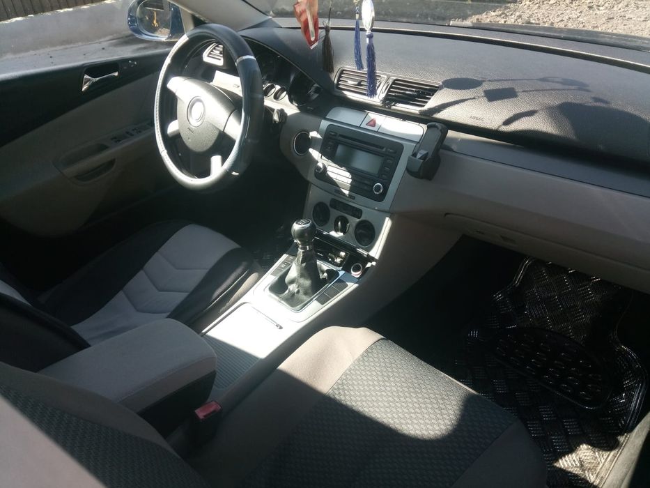 Vând Volkswagen passat B6