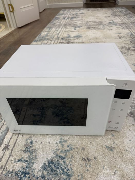 Микроволновая печь LG MW-23R35GIH белый