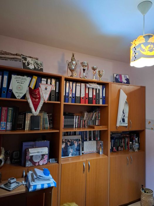 Шкаф / библиотека – масивен, запазен