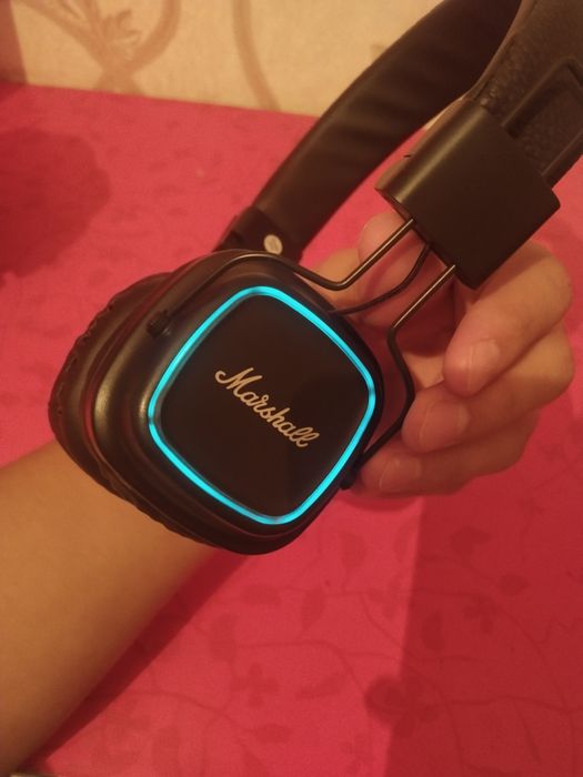 Наушники продам.