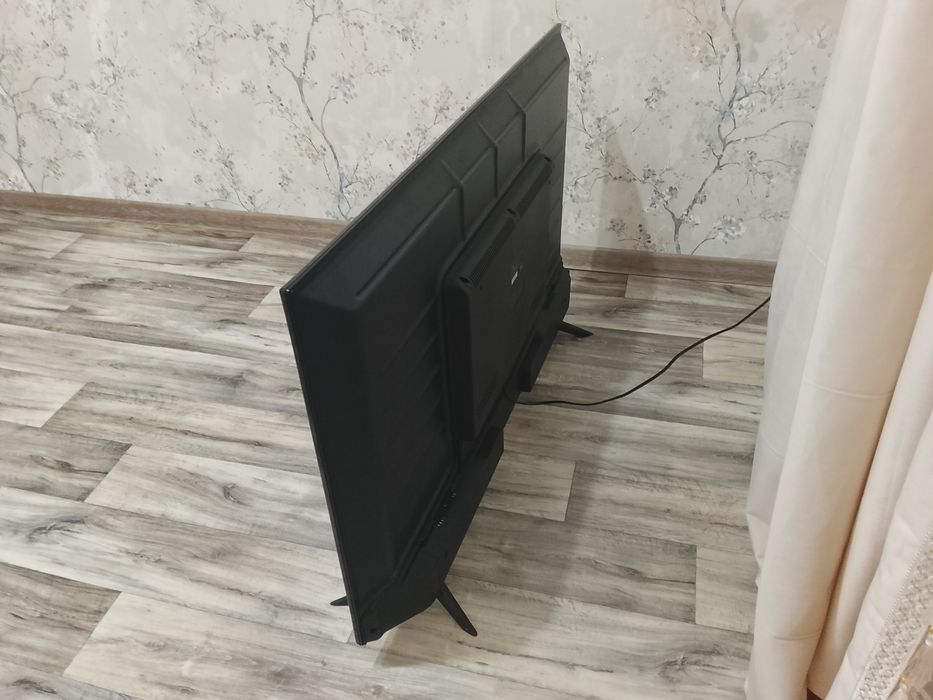 Продам телевизор требует ремонта