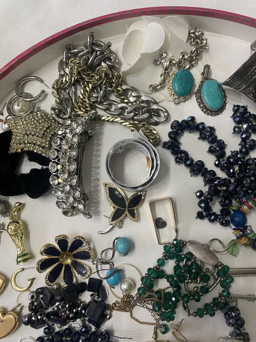 Продам бижутерию