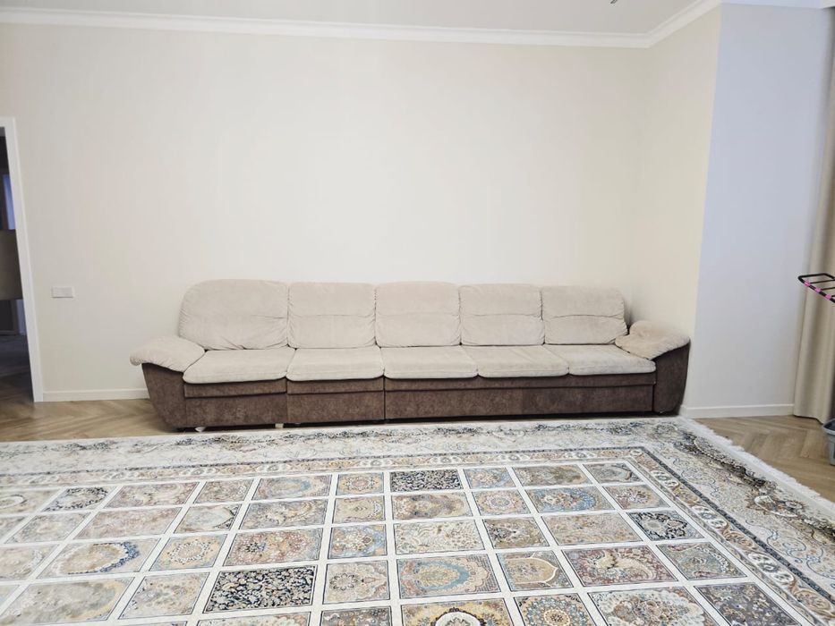 Продам диван, 4 метра. Угловой , удобный.