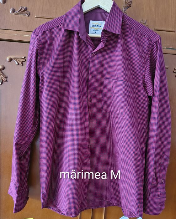 Vând cămăși mărimea M .. 30 lei bucata