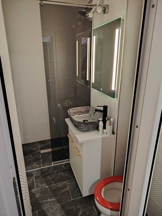 Vand Garsoniera in Oradea, etaj 2, renovata, complet utilata