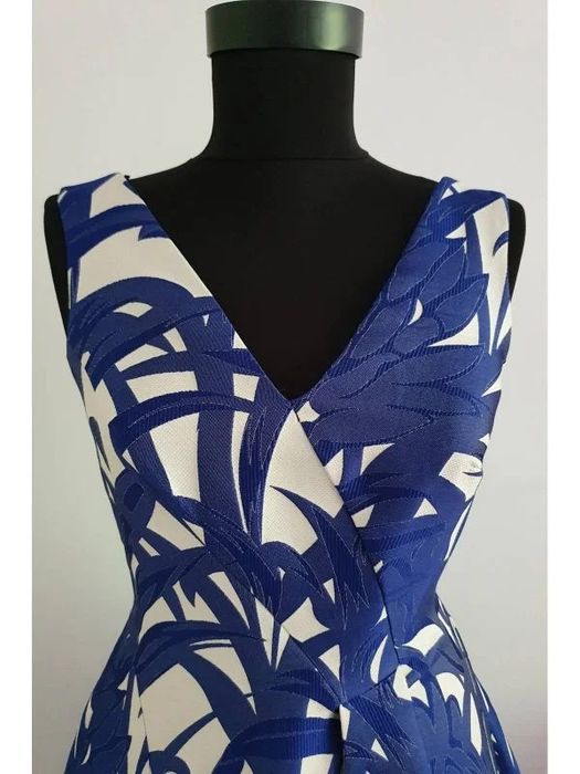 Rochie eleganta, noua, țesătură deosebita 3D
 COAST - Mărimea 36