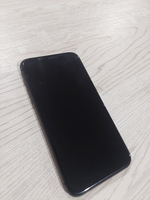 Продам айфон 11 64 г