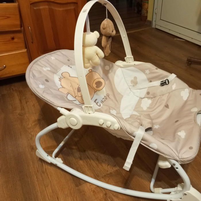 Продавам шезлонг люлка