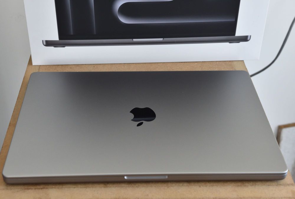 MacBook Pro M1 16GB RAM 512GB HHD