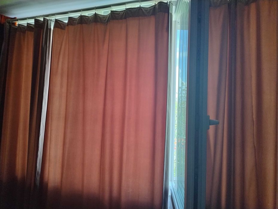 тежка завеса.  с подвижни метални кукички.