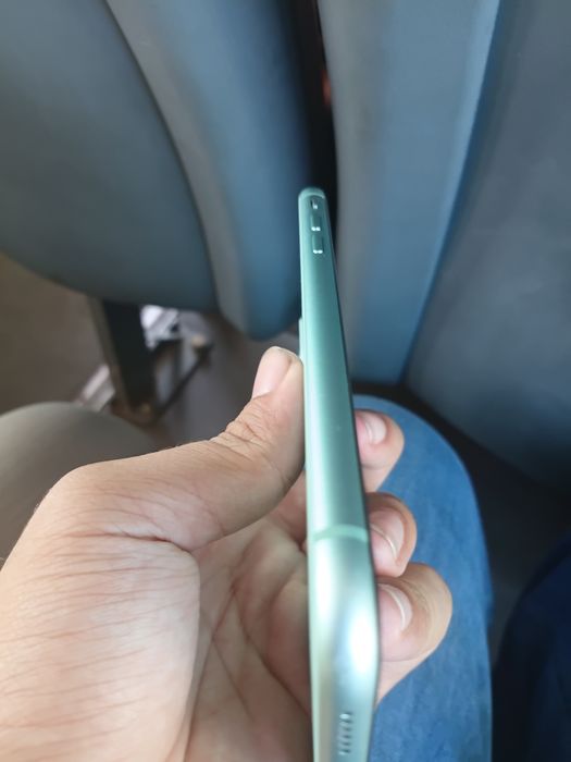 Iphone 11.     .