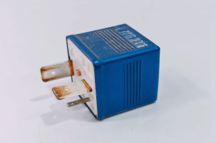 Releu  pompa comustibil 8E0951253 Audi A4 B7