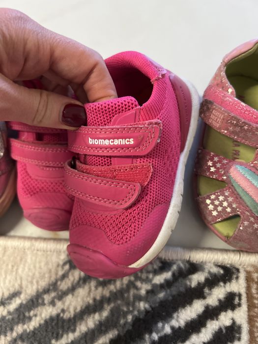 Продам детскую обувь