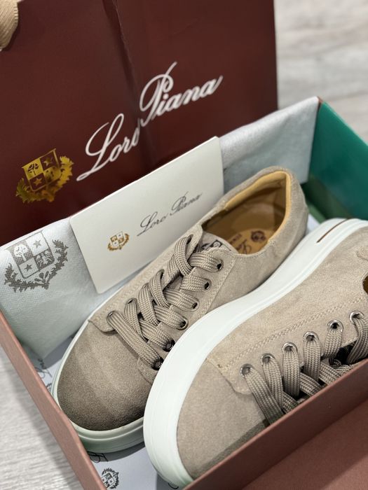 Новые кроссовки – 21 000 тг