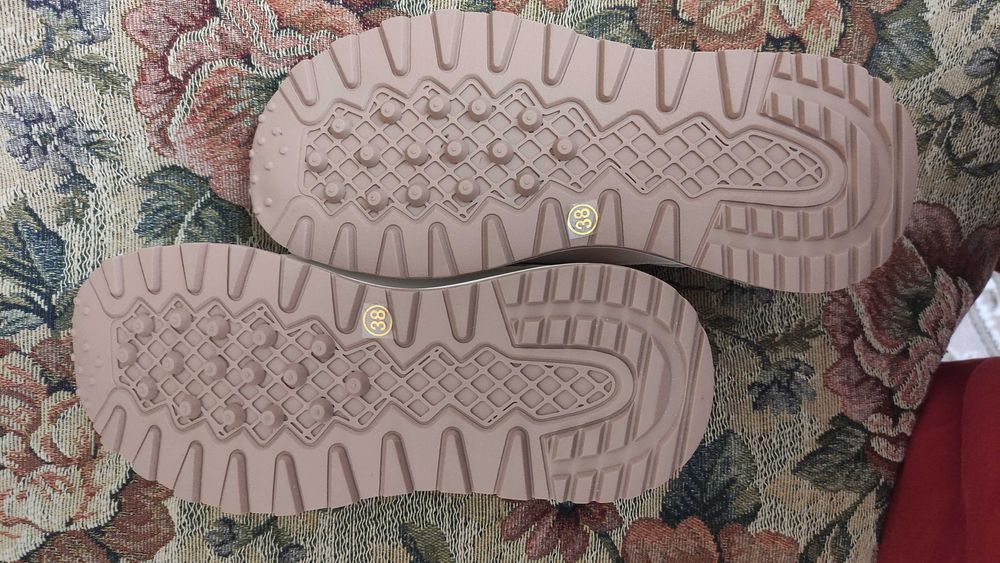 Продам кроссовки кожа GLOMALI