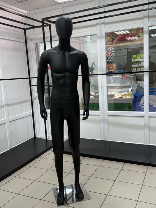 Манекен черный продам