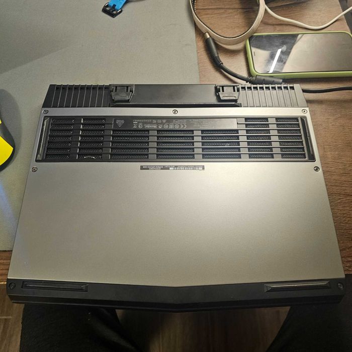 Dell Alienware 13 R3 | i7-7700HQ | 32GB RAM | GTX 1070 батерия 0 цикъл