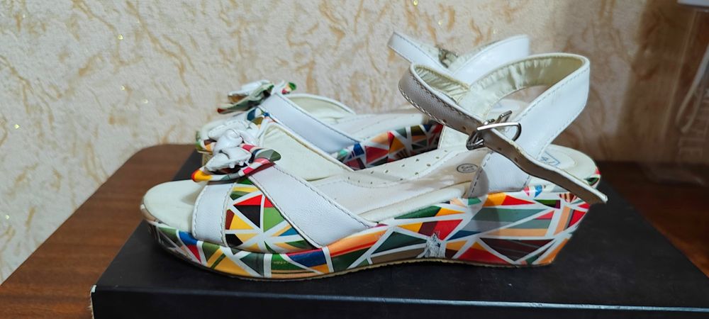 Босоножки 33р Disney