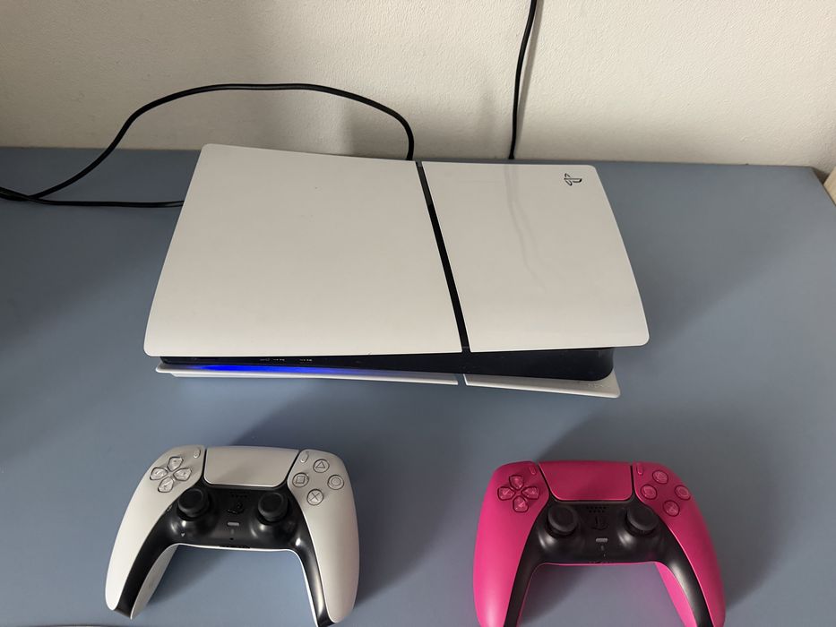 PS5 slim disc edition 1 TB cu doua manete si Fc26, forza horizon 5 si minecraft in varianta digitala plus jocurile din imagine