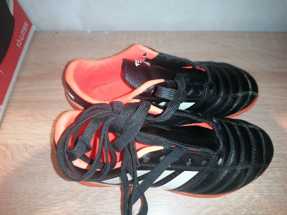 Кроссовки кожаные для футбола