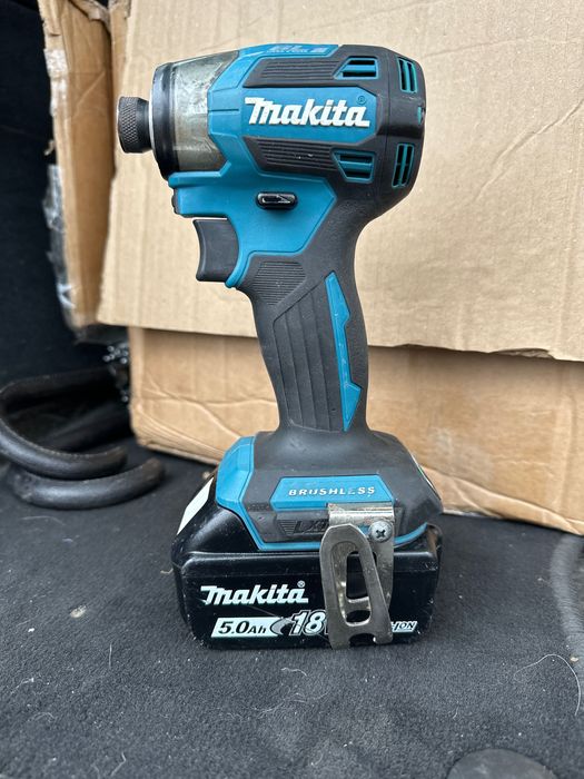 Filetantă 18v cu impact brushless Makita DTD173 cu baterie 5ah