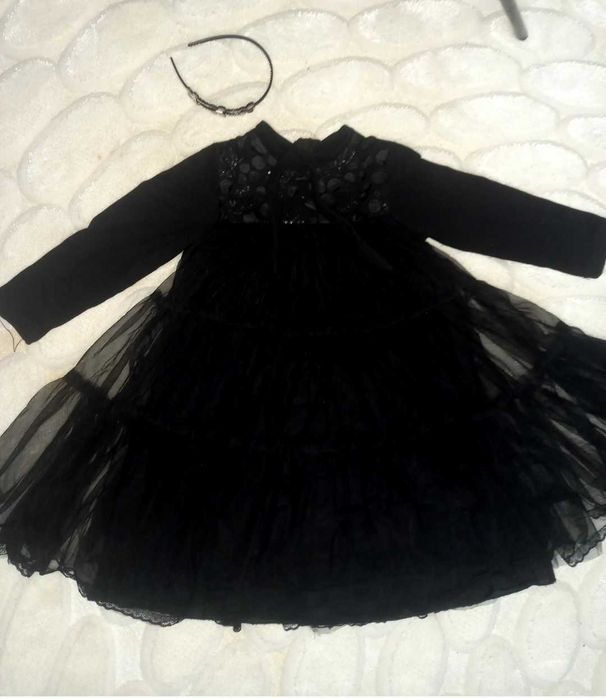 Нарядные платья и костюмы