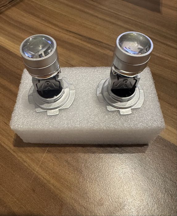 Продавам чисто нови Led крушки H7 с вградена лупа
