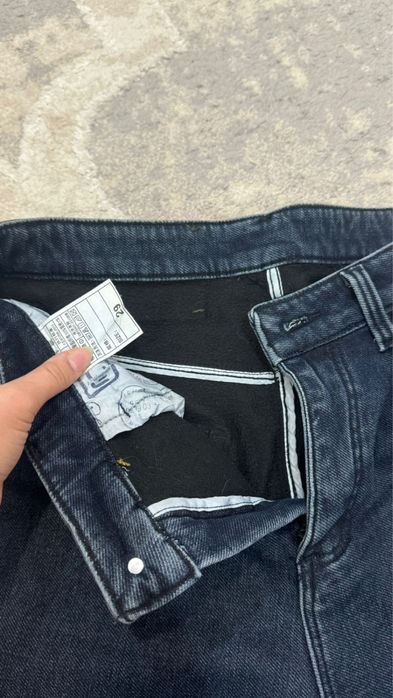 Синие утеплённые джинсы