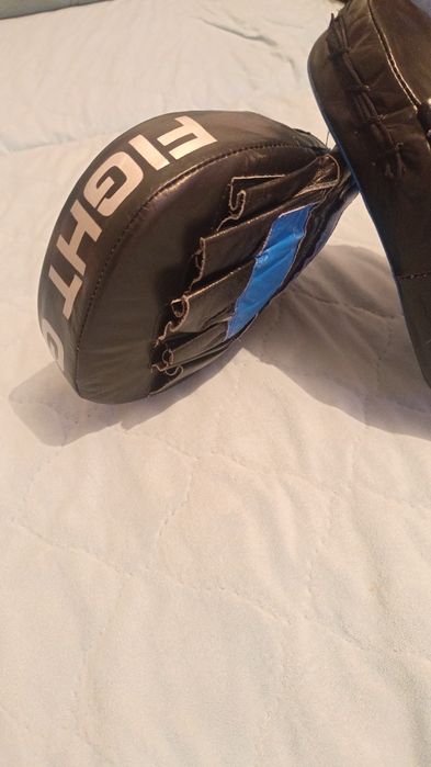 Продам боксерские перчатки