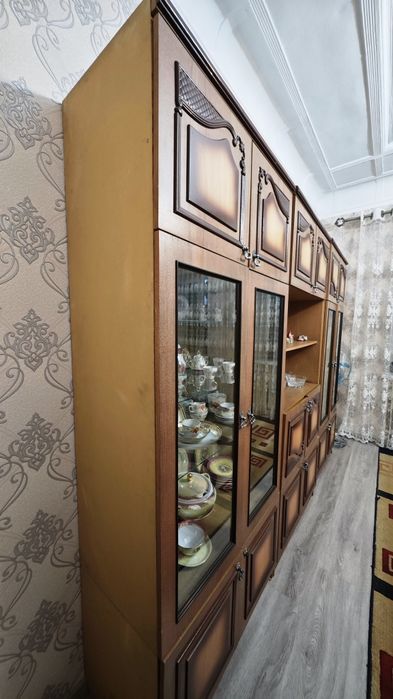 Продаю сервант для посуды, со шкафом.