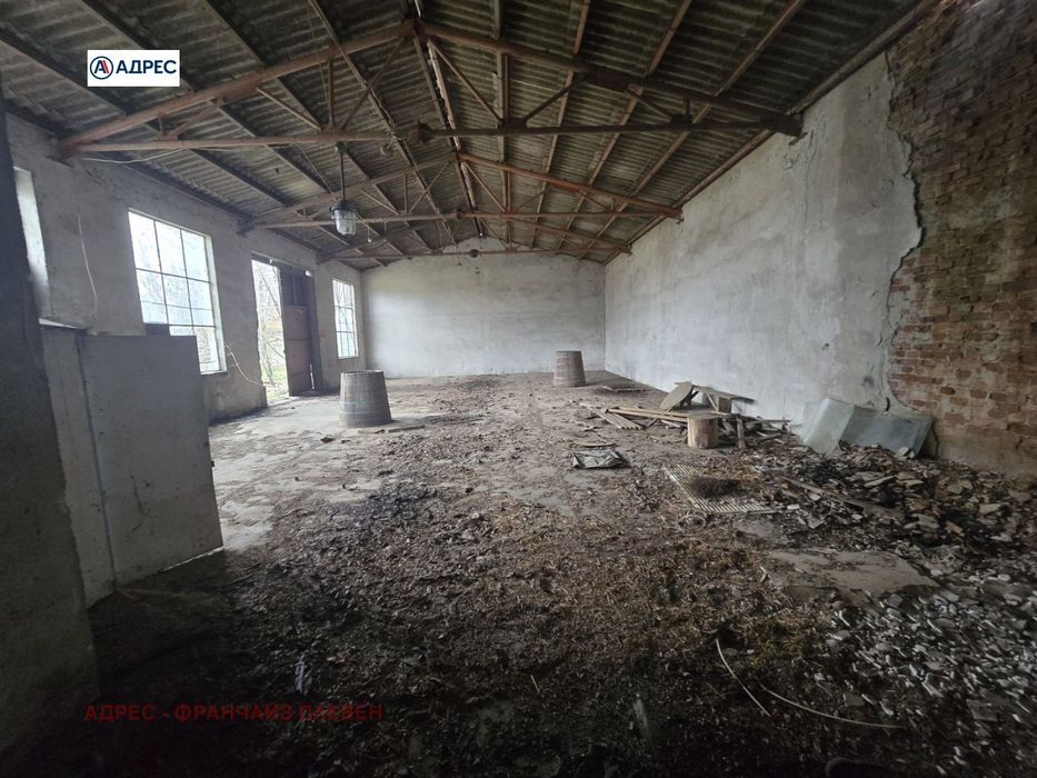 Склад в Плевен, област-с.Въбел площ 1851 цена 40000