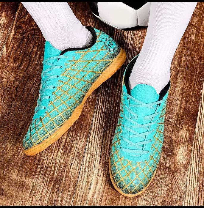 Футбольная обувь для зала