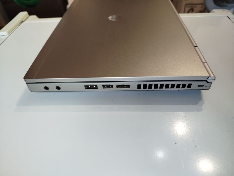 HP EliteBook 8460p с чанта, докинг станция и мишка